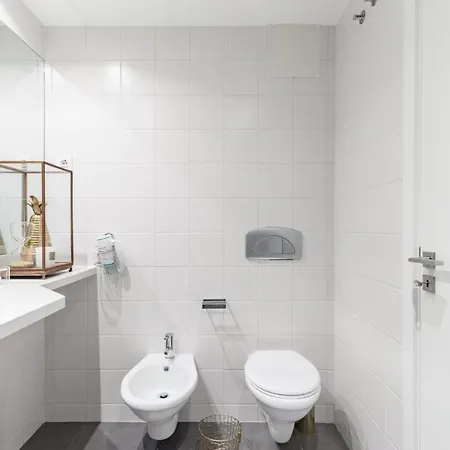 Luxury In Downtown Apartment *
