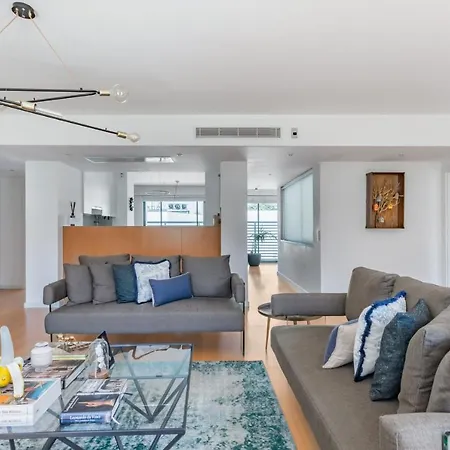 Luxury In Downtown Apartment *